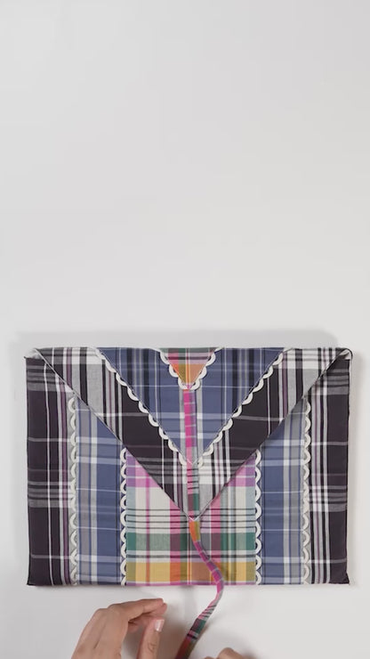 scallop laptop sleeve